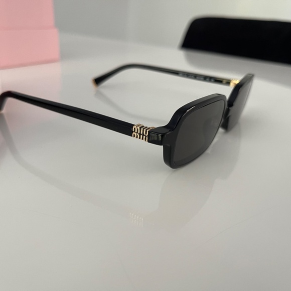 COPY - Miu Miu rectangle sunglasses brand new - Picture 4 of 6